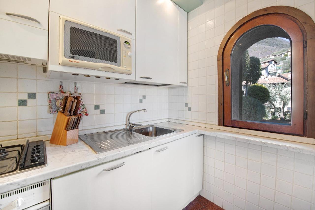 Lake View Apartment Gardone Riviera Luaran gambar