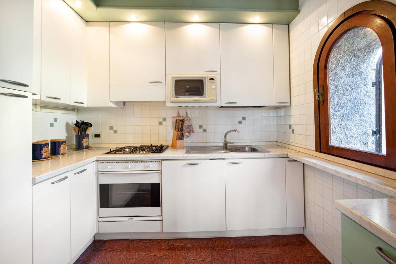Lake View Apartment Gardone Riviera Luaran gambar