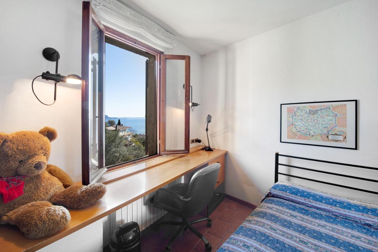 Lake View Apartment Gardone Riviera Luaran gambar
