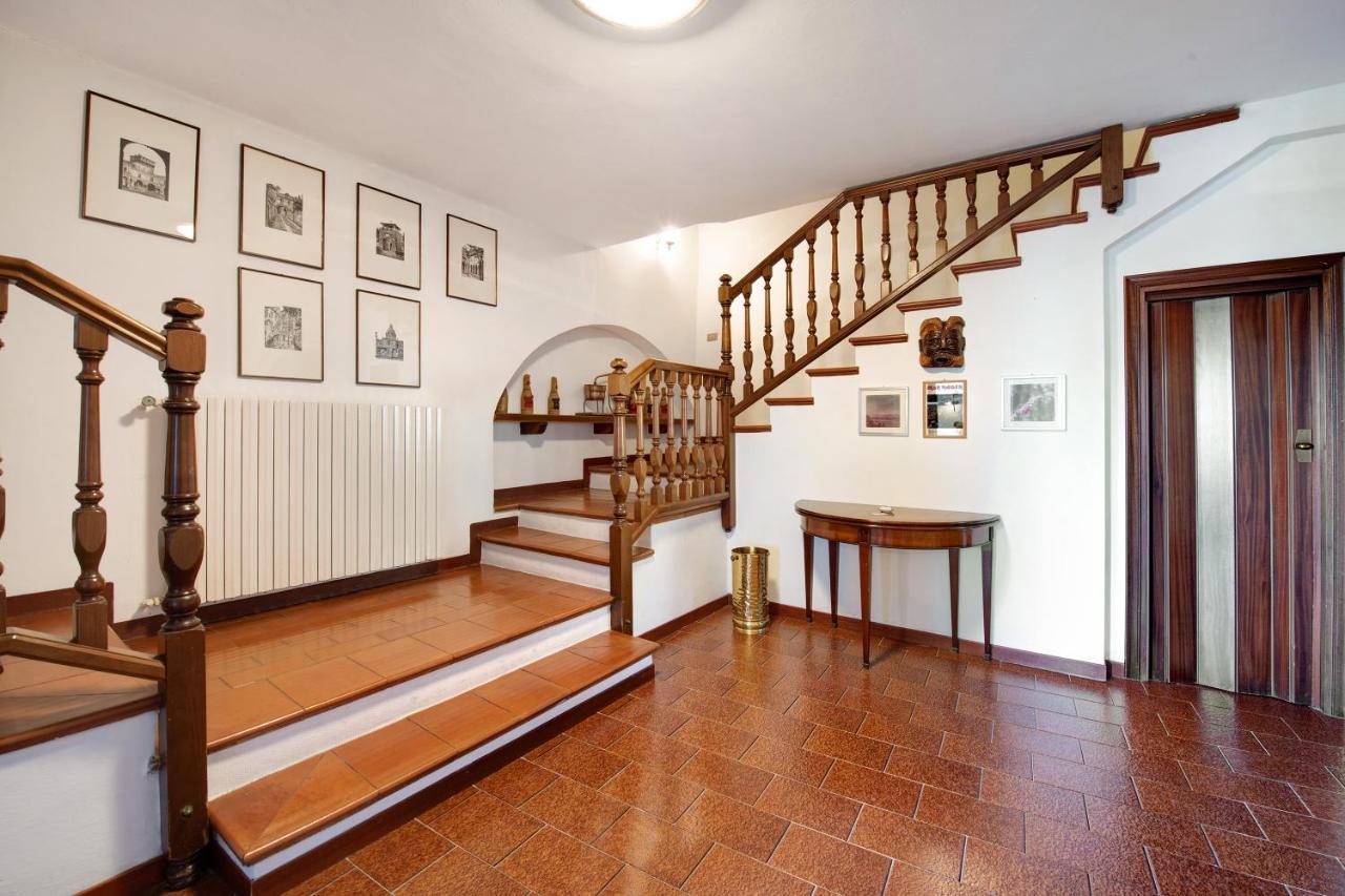 Lake View Apartment Gardone Riviera Luaran gambar